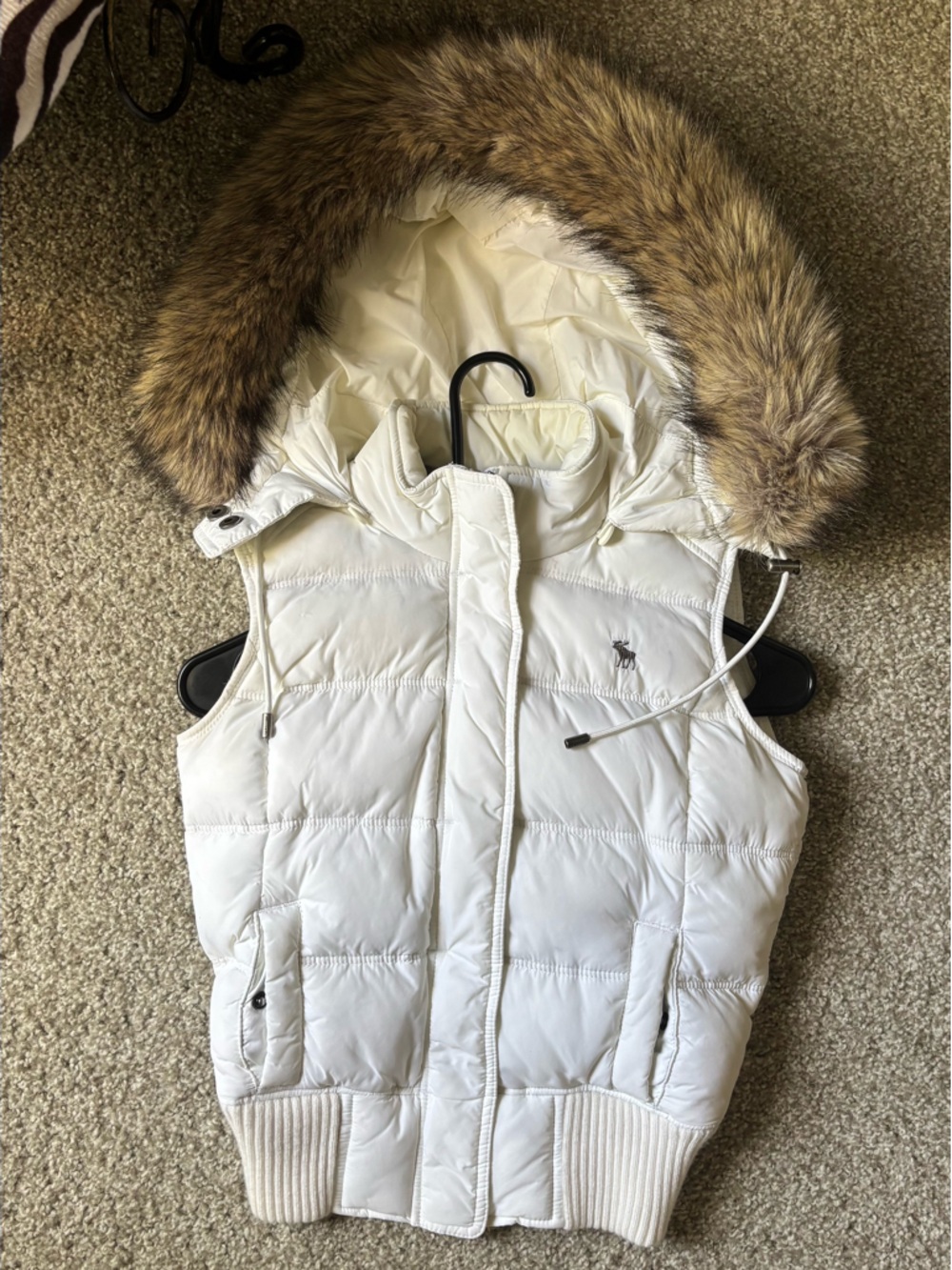 Vintage Abercrombie & Fitch White Quilted Puffer Vest with Faux Fur Trim